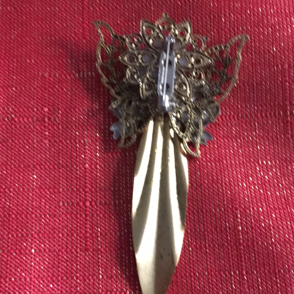 Handcrafted Angel Pin - Picture 3 of 3